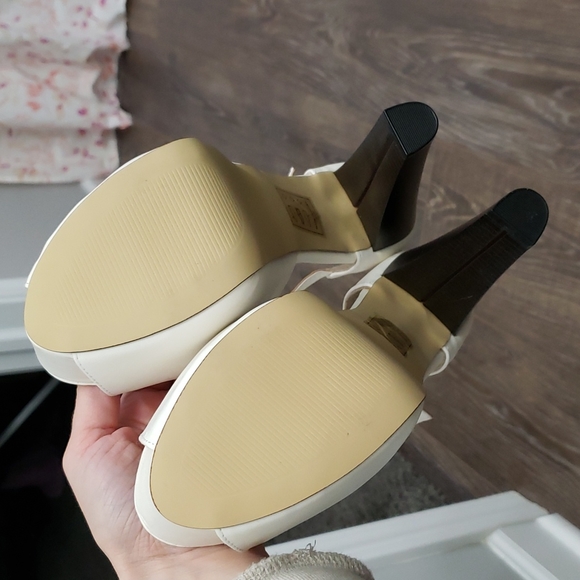 Leila Stone T-Strap pump - Picture 5 of 5